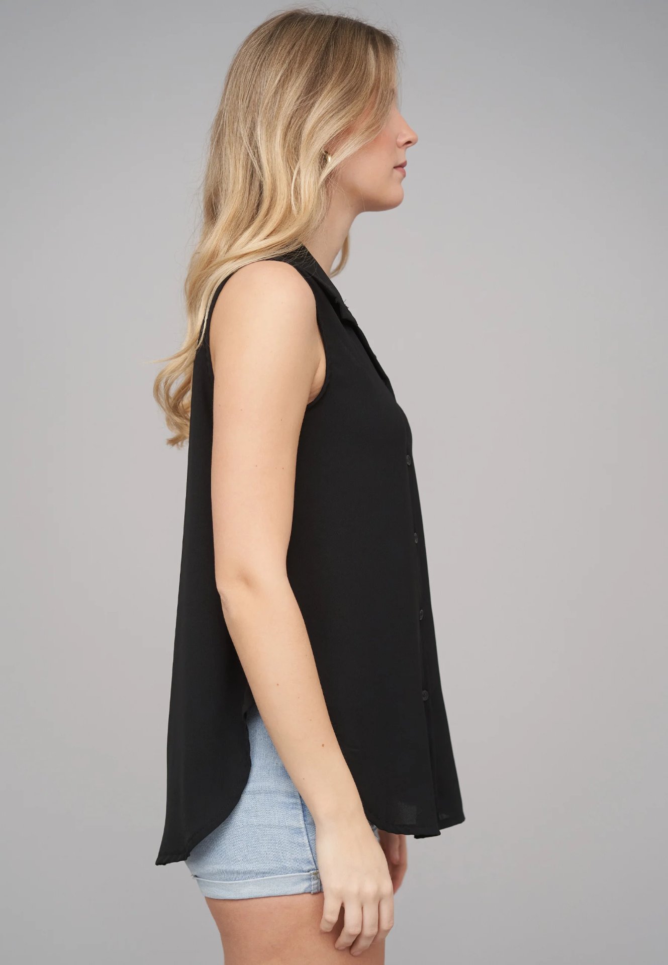 Sleeveless Button-Up Blouse – Bild 4