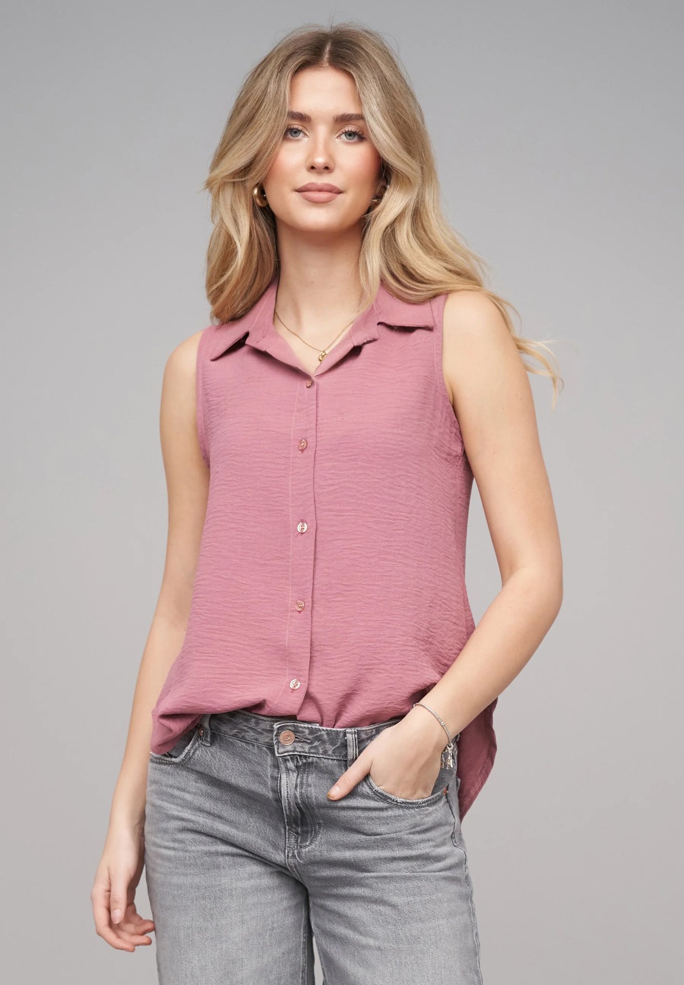 Sleeveless Button-Up Blouse – Bild 10