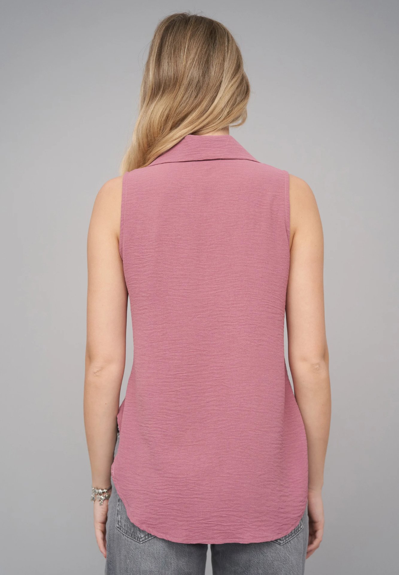 Sleeveless Button-Up Blouse – Bild 11