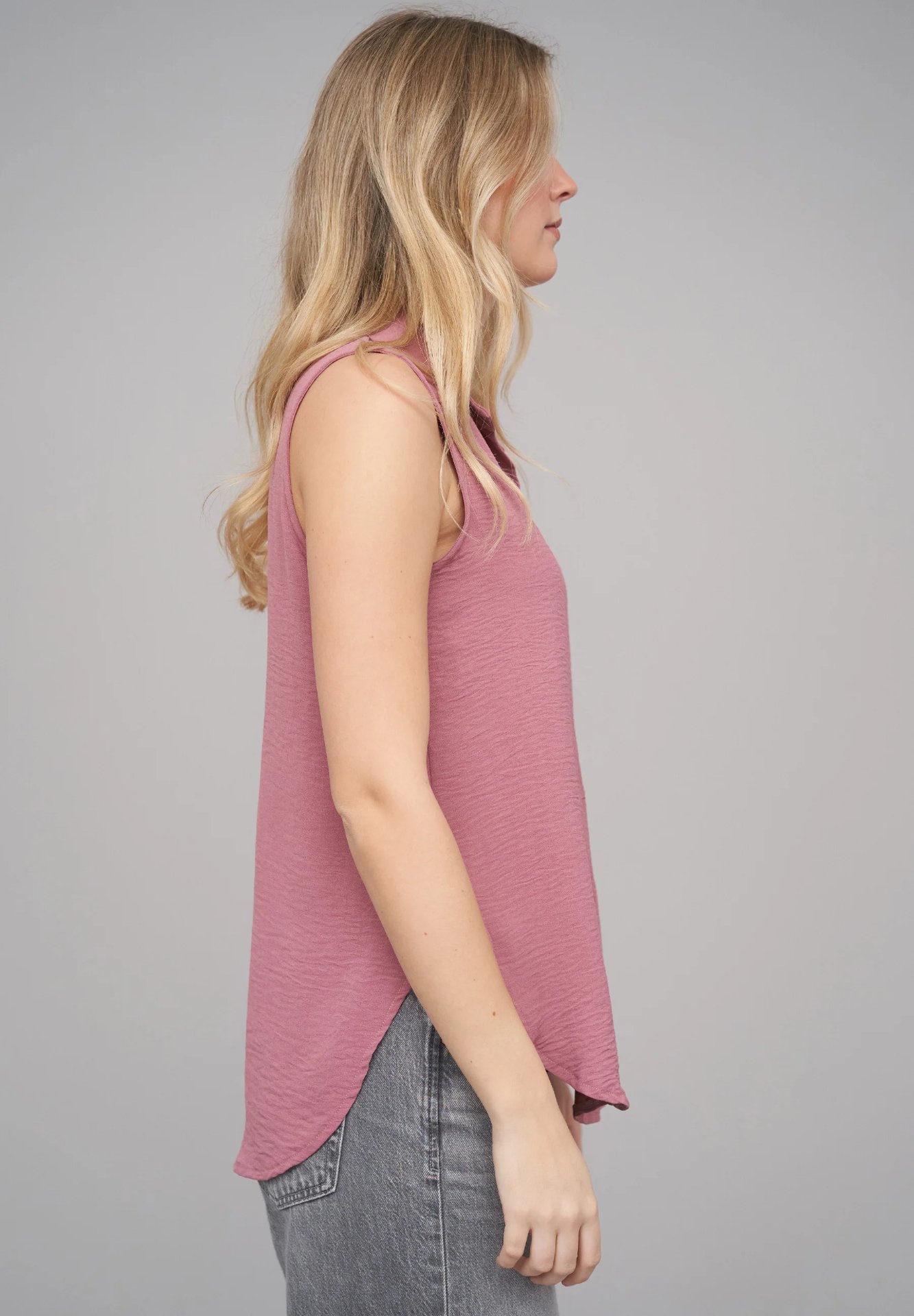 Sleeveless Button-Up Blouse – Bild 13