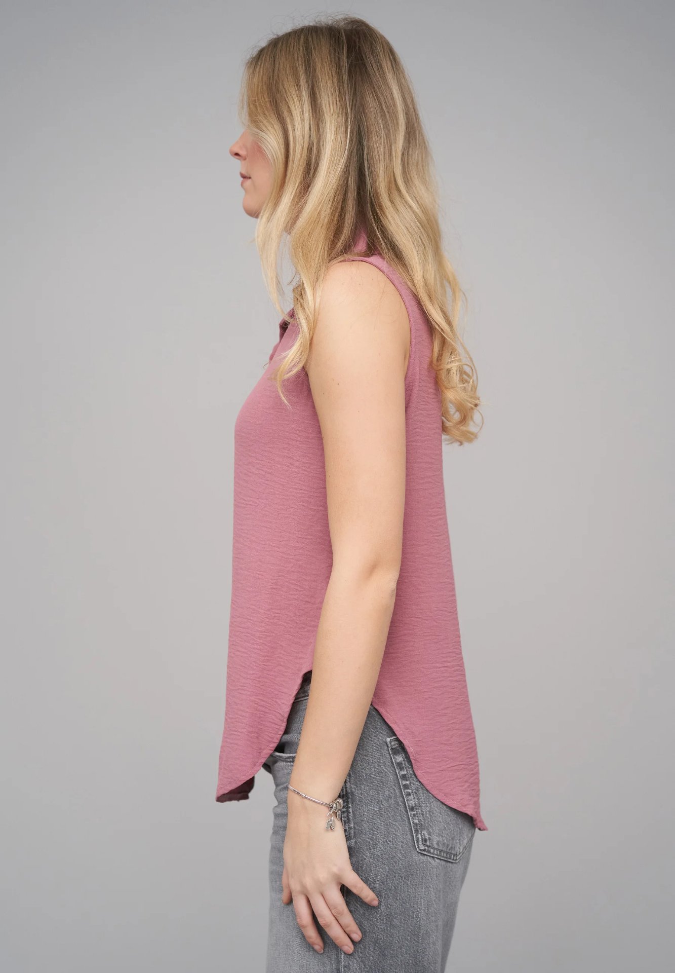 Sleeveless Button-Up Blouse – Bild 14