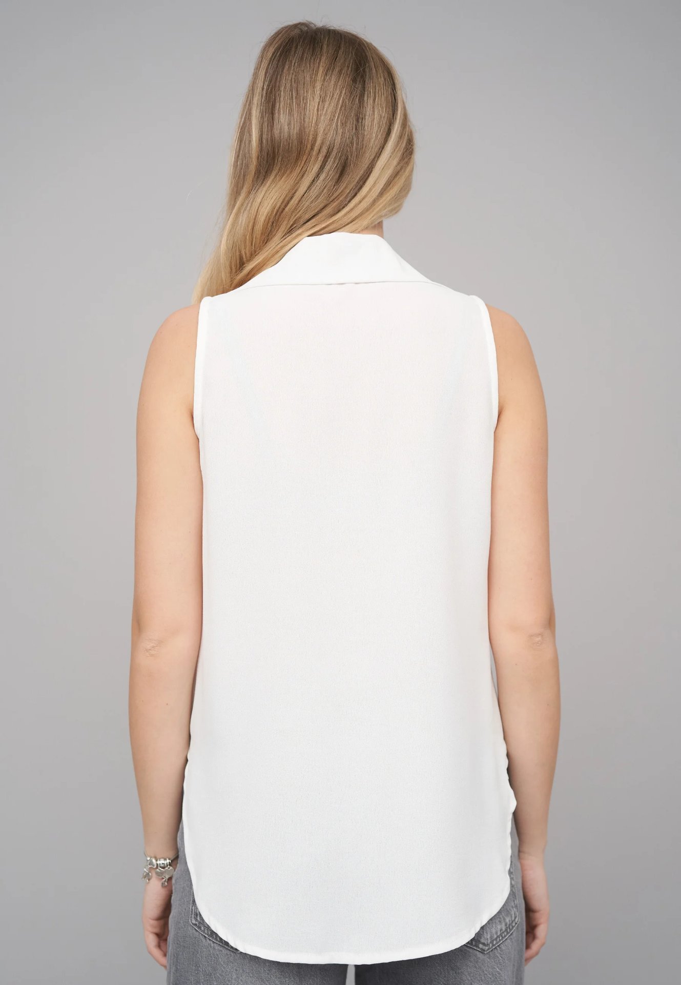 Sleeveless Button-Up Blouse – Bild 6